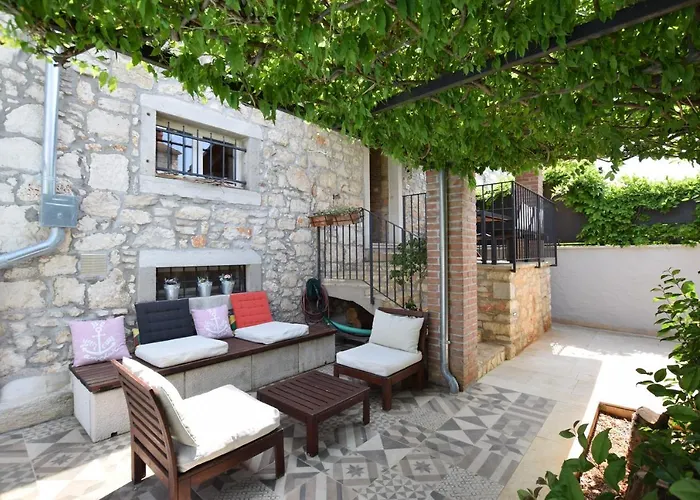 Prices Nini With Private Pool, Barbecue,bike, Fireplace, And Much * Poreč