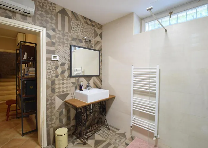 Willa Prices Nini With Private Pool, Barbecue,bike, Fireplace, And Much