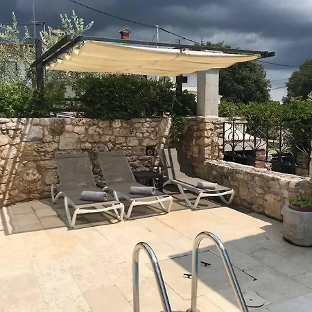 Prices Nini With Private Pool, Barbecue,bike, Fireplace, And Much *