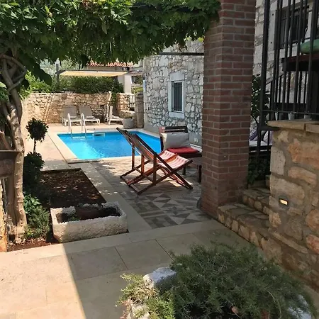 Prices Nini With Private Pool, Barbecue,bike, Fireplace, And Much Villa