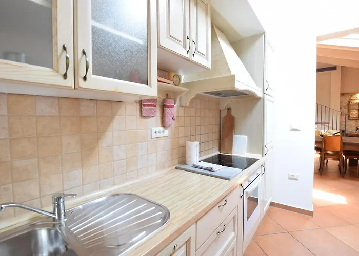 Prices Nini With Private Pool, Barbecue,bike, Fireplace, And Much Пореч